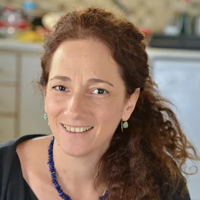ורד אדרעי מטפלת סובאדה עיסוי רחם בגולן