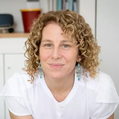 ענת צחר מטפלת סובאדה עיסוי רחם תל אביב